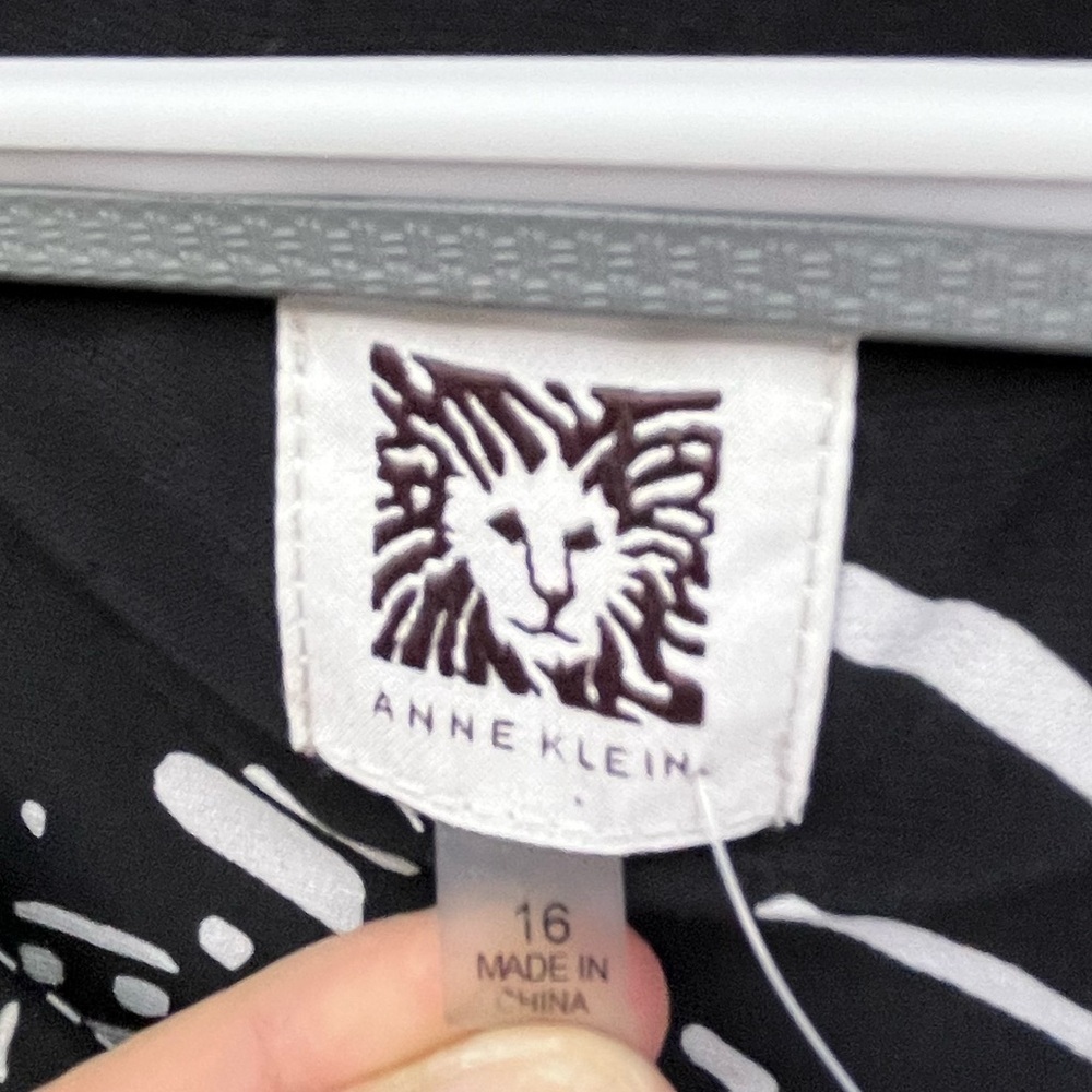 Anne Klein Sleeveless Tropical Monochrome Palm Frond Midi Dress - Picture 4 of 11